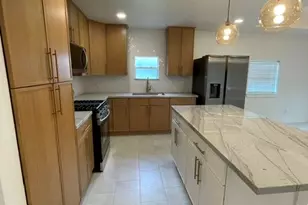 109 Del Monte Ln, Highlands, TX 77562 - Photo 7