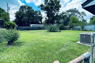 109 Del Monte Ln, Highlands, TX 77562 - Photo 5