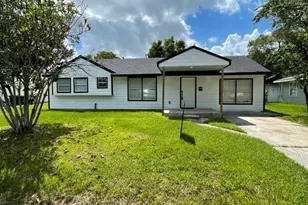 109 Del Monte Ln, Highlands, TX 77562 - Photo 1