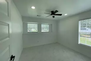 109 Del Monte Ln, Highlands, TX 77562 - Photo 19