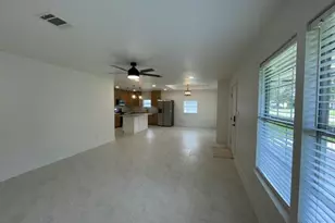 109 Del Monte Ln, Highlands, TX 77562 - Photo 11