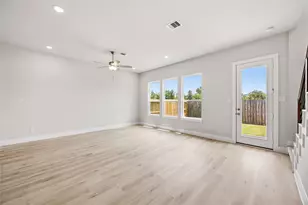 13443 Sun Cay Dr, Houston, TX 77047 - Photo 5
