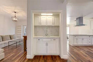 438 E Fair Harbor Ln, Houston, TX 77079 - Photo 9