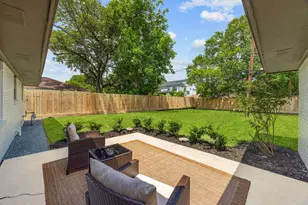8713 Timberside Dr, Houston, TX 77025 - Photo 27