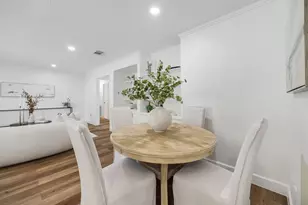 8713 Timberside Dr, Houston, TX 77025 - Photo 9