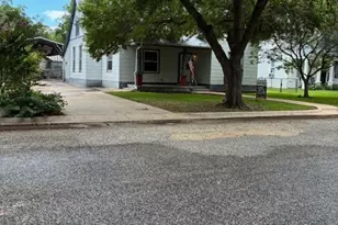 603 Hudgins St, Smithville, TX 78957 - Photo 1