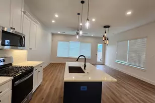 126 Amundsen St, Houston, TX 77009 - Photo 5