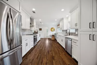 8106 Beverlyhill Street, Houston, TX 77063 - Photo 11