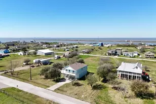 805 Nelson Ave, Port Bolivar, TX 77650 - Photo 7