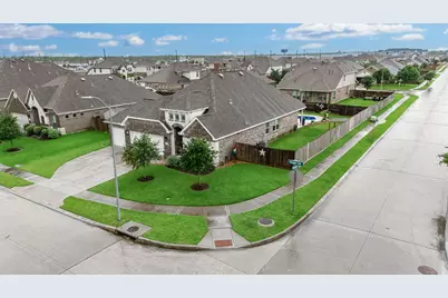 9115 Regan Way, Mont Belvieu, TX 77523 - Photo 37
