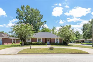 2402 Holly St, Liberty, TX 77575 - Photo 3