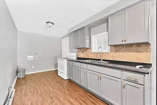 601 Booker Washington St, Conroe, TX 77301 - Photo 9