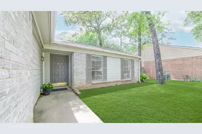 26 S White Pebble Court, The Woodlands, TX 77380 - Photo 3
