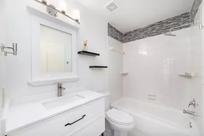 26 S White Pebble Court, The Woodlands, TX 77380 - Photo 19