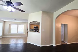 2014 Pinecreek Pass Ln, Katy, TX 77449 - Photo 9