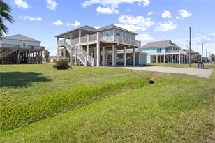 857 Gulfview Dr, Crystal Beach, TX 77650 - Photo 1