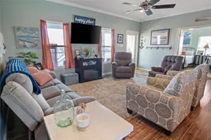 857 Gulfview Dr, Crystal Beach, TX 77650 - Photo 17