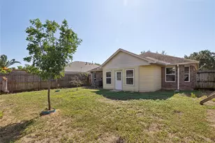 11 Clara Barton Ln, Galveston, TX 77551 - Photo 19
