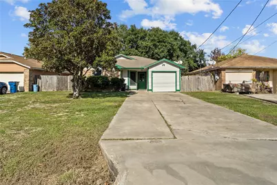 2716 2nd Avenue N, Texas City, TX 77590 - Photo 1