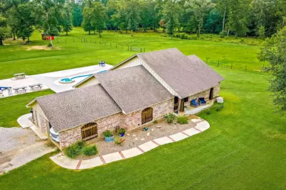 1109 Soda Loop E, Livingston, TX 77351 - Photo 3
