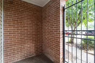 1404 Walnut Bend Ln, Houston, TX 77042 - Photo 3