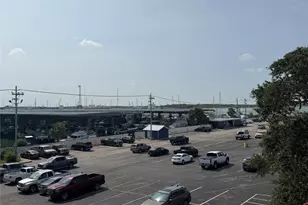 702 N Holiday Dr, Galveston, TX 77550 - Photo 5