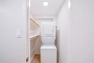 2703 Mason St, Houston, TX 77006 - Photo 1