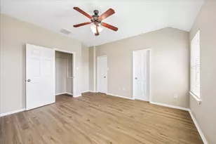 2404 Avalon Trace Ln, Pearland, TX 77581 - Photo 7