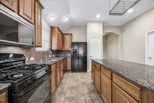 2404 Avalon Trace Ln, Pearland, TX 77581 - Photo 5
