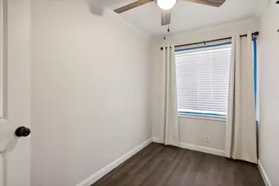 1300 S Kansas Avenue, Anahuac, TX 77514 - Photo 17