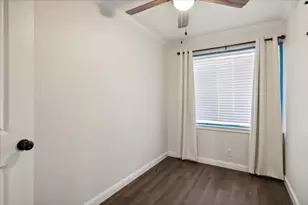 1300 S Kansas Ave, Anahuac, TX 77514 - Photo 17