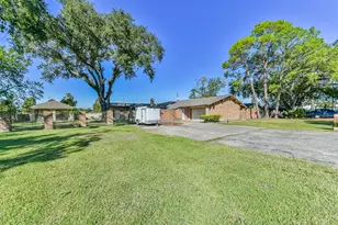 312 S 15th St, La Porte, TX 77571 - Photo 1