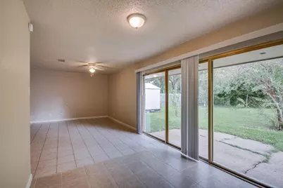 2410 21st Avenue N, Texas City, TX 77590 - Photo 5
