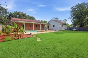 1945 Dorothy Ln, Sealy, TX 77474 - Photo 9