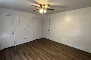 2389 W Dumble St, Alvin, TX 77511 - Photo 9