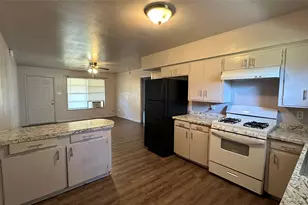 2389 W Dumble St, Alvin, TX 77511 - Photo 5