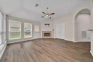 34 Dover Dr, Conroe, TX 77304 - Photo 9