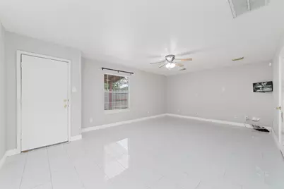 10831 Cayman Mist Drive, Houston, TX 77075 - Photo 5