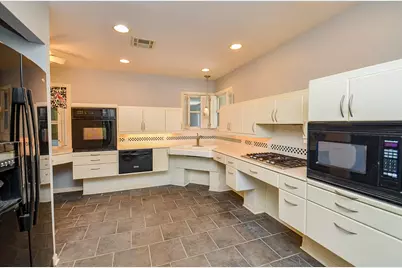 1327 Hodges Lane, Wharton, TX 77488 - Photo 7