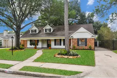 7927 Braesdale Lane, Houston, TX 77071 - Photo 1