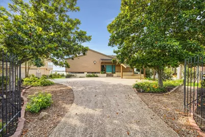 2414 Baycrest Drive, Houston, TX 77058 - Photo 9