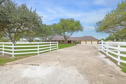 9102 N Humble Camp Road, Dickinson, TX 77539 - Photo 1
