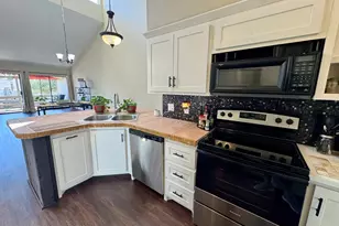 174 April Point Dr N, Conroe, TX 77356 - Photo 7