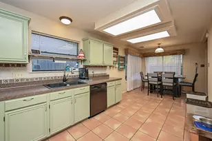 1013 Chesterwood Dr, Pearland, TX 77581 - Photo 7