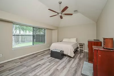 1013 Chesterwood Drive, Pearland, TX 77581 - Photo 9