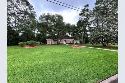 205 Hillcrest Drive, Alvin, TX 77511 - Photo 1