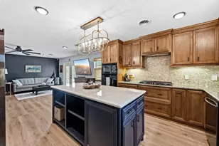 5711 Cerritos Dr, Houston, TX 77035 - Photo 11