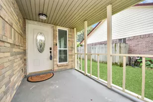 17011 Dusty Mill Dr W, Sugar Land, TX 77498 - Photo 3