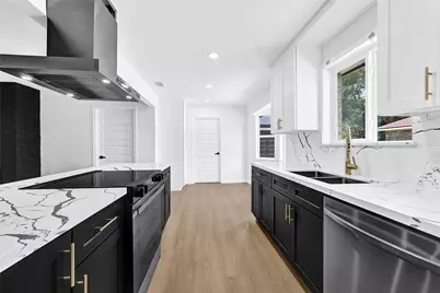 7114 Fox Run Drive, Angleton, TX 77515 - Photo 13