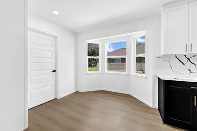 7114 Fox Run Drive, Angleton, TX 77515 - Photo 11